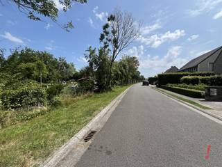 Unieke kans tot bouwen vlakbij het Flaminca park met een uitstekende orïentatie.Dit lot bouwgrond (lot 2) middenste van deze mini-verkaveling...