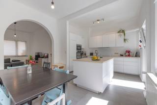 Charmante en gerenoveerde ééngezinswoning met stadstuin in leuke straat te Anderlecht.In een rustige, aangename woonwijk van Anderlecht, op...