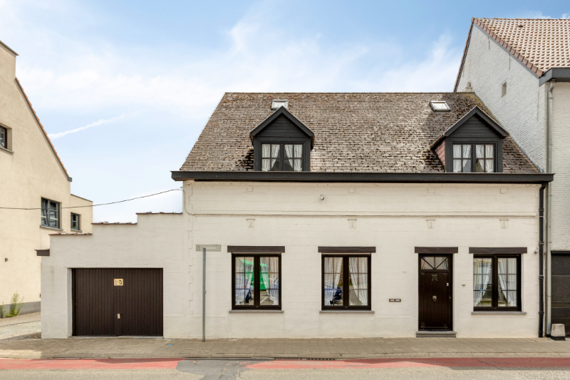Te renoveren woning met grote tuin en veel potentieel - photo 1