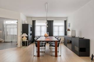 Verrassend ruime instapklare woning op centrale locatie te Brasschaat!Op een centrale ligging in Brasschaat een recente, instapklare gezinswoning...