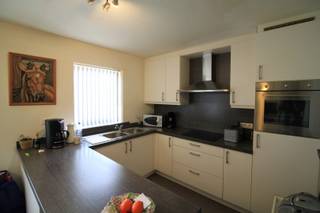 Dit gelijkvloers appartement bevindt zich in het centrum van Westrozebeke, op wandelafstand van winkels, school en openbaar vervoer.Het appartement...
