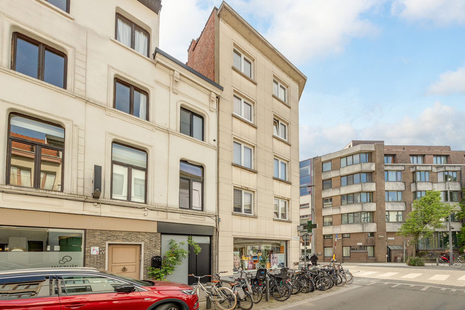Volledig gerenoveerde en energiezuinige woning (175m² bew.opp.) met leuke buitenruimte nabij 't Groen Kwartier in Antwerpen - foto 2