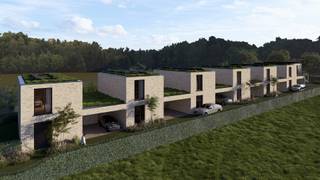Project Kerkhofstraat is een uniek woonproject bestaande uit zeven energiezuinige BEN-woningen, uitgevoerd in een strakke, tijdloze architectuur en afgewerkt met oog voor kwaliteit, comfort en duurzaamheid.<br /><br />Hier woont u in stijl, met alle hedendaagse luxe én met het oog op de toekomst.<br /><br /><strong>Wonen in Maasmechelen</strong><br />Project Kerkhofstraat ligt op een rustige locatie in het charmante Eisden-Dorp (Maasmechelen), op een boogscheut van het centrum, scholen en lokale handelszaken. Dankzij de strategische ligging geniet u van rust én bereikbaarheid.<br /><br />Maasmechelen biedt een rustige, groene omgeving en met een goede verbinding zowel binnen België als naar Nederland.<br />Met het Nationaal Park "Hoge Kempen" gelegen in de directe omgeving kan u een rustige wandeling maken in één van de mooiste parken van België.<br /><br />Daarnaast kan u met Maasmechelen Village en het M2-shopping center de drukte opzoeken om op een zonnige dag te gaan winkelen en een terrasje te doen.<br /><br /><strong>Beschrijving project</strong><br />Het ontwerp van deze woningen kwam tot stand in samenwerking met architect F. Schellens en focust op licht, ruimte en ecologie. De gevels worden opgetrokken in lichte, genuanceerde baksteen met aluminium buitenschrijnwerk in zwarte RAL-kleur. Grote raampartijen, groendaken en private tuinen zorgen voor een harmonieus geheel waarin binnen en buiten naadloos in elkaar overvloeien. <br /><br />Iedere woning zal casco opgeleverd worden en waarbij er gekozen kan worden om via de bouwheer de verdere afwerking uit te voeren.<br /><br /><strong>Woning 4: </strong><br />Type bebouwing: gesloten<br />Oppervlakte perceel: 209,34m2<br />Oppervlakte woning (bruto): 130,55m2<br />Oppervlakte tuin (incl. terras en berging): 102,91m2<br />Prijs (casco): €264.000,00 (excl. kosten) + €48.690,00 (RR en BTW) = €312.690,00<br /><br /><strong>Troeven:</strong><br />+ Casco (eigen afwerking) of afwerking via bouwheer<br />+ Bijna-energie-neutrale (BEN) woningen<br />+ Iedere woning heeft een overdekte carport<br />+ Aparte tuinberging/fietsenstalling<br /><br />Wenst u meer informatie (plannen, lastenboek, ...) of een verkennend gesprek in te plannen?<br />Bel ons gerust op het nummer 089/ 391 555 of mail naar info@frerevastgoed.be