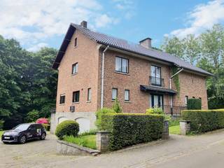 In de woonwijk Terkluizen, op de grens van Waterloo en Eigenbrakel, presenteert 5BRICKS deze prachtige, zeer grote villa gebouwd in 1968 op...