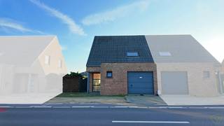 Deze verzorgde woning biedt een aangename combinatie van ruimte, licht en comfort. Met een doordachte indeling, een zonnige tuin en een inpandige garage is dit een ideale thuis voor wie rustig en comfortabel wil wonen.<br /><br /><strong>Ligging</strong><br /><br />De woning is gelegen in de Oude Staatsbaan te Adegem en geniet van een vlotte verbinding. Dankzij deze gunstige ligging zijn dagelijkse voorzieningen en belangrijke invalswegen vlot bereikbaar, terwijl u toch kan genieten van een aangename woonomgeving.<br /><br /><strong>Indeling van de woning</strong><br /><br />Via de inkomhal met gastentoilet betreedt u de woning. De gelijkvloerse verdieping omvat een zonnige woonkamer met aansluitend een ingerichte keuken, wat zorgt voor een aangenaam en open leefgevoel. Op de verdieping bevinden zich drie volwaardige slaapkamers, een praktische bergruimte en een badkamer uitgerust met zowel een ligbad als een douche. Daarnaast beschikt de woning over een ruime inpandige garage.<br /><br /><strong>Extra troeven</strong><br /><br />✅ Bewoonbare oppervlakte van ca. 160 m²<br />✅ EPC-label B<br />✅ Zuidgerichte tuin met terras en tuinhuis<br />✅ Inpandige garage met veel bergruimte<br />✅ Beschikbaar vanaf 1 maart 2026<br /><br /><em><strong>Interesse? Plan uw bezoek in via onze website!</strong></em>