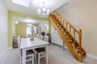 Instapklare gezinswoning met 2 slaapkamers en tuin - toplocatie.Instapklare en moderne gezinswoning in het stadscentrum. Deze uitstekend onderhouden...