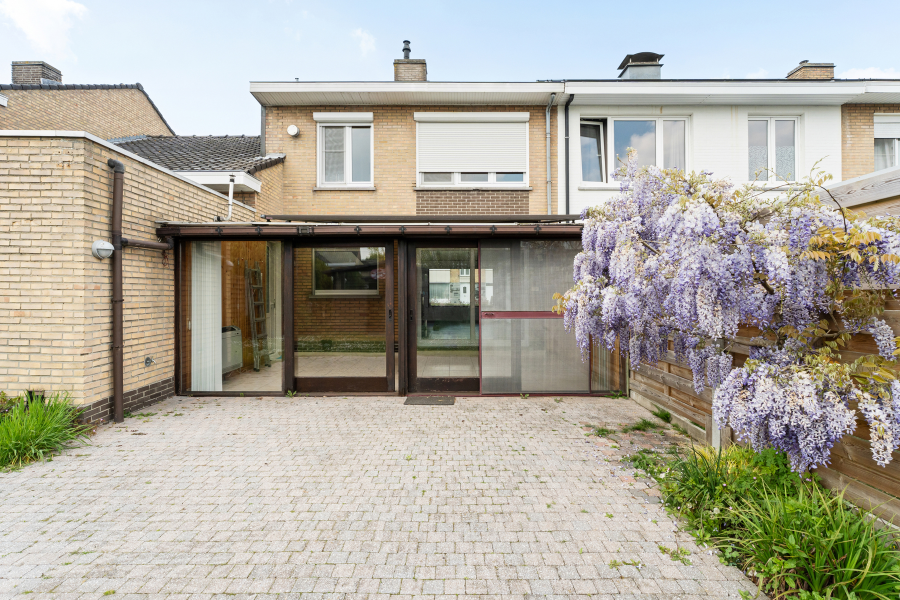 Lichtrijke woning met 4 slaapkamers, garage en verzorgde tuin. - foto 3