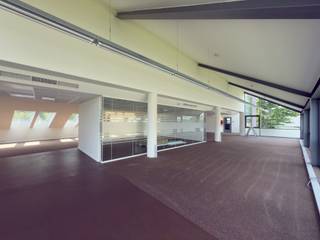 Op de eerste verdieping van een modern kantoorgebouw bevindt zich een kantoorruimte van 358 m², ideaal gelegen langs de Kortrijksesteenweg. Dankzij...