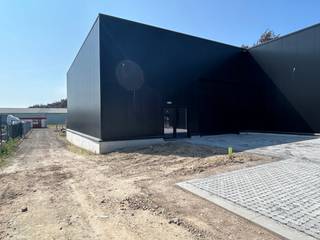 In KMO-zone kanaal is deze nieuwe KMO-unit van 484m² beschikbaar voor verhuur. Voorzieningen om een kantoor/sanitair in te richten. De unit...