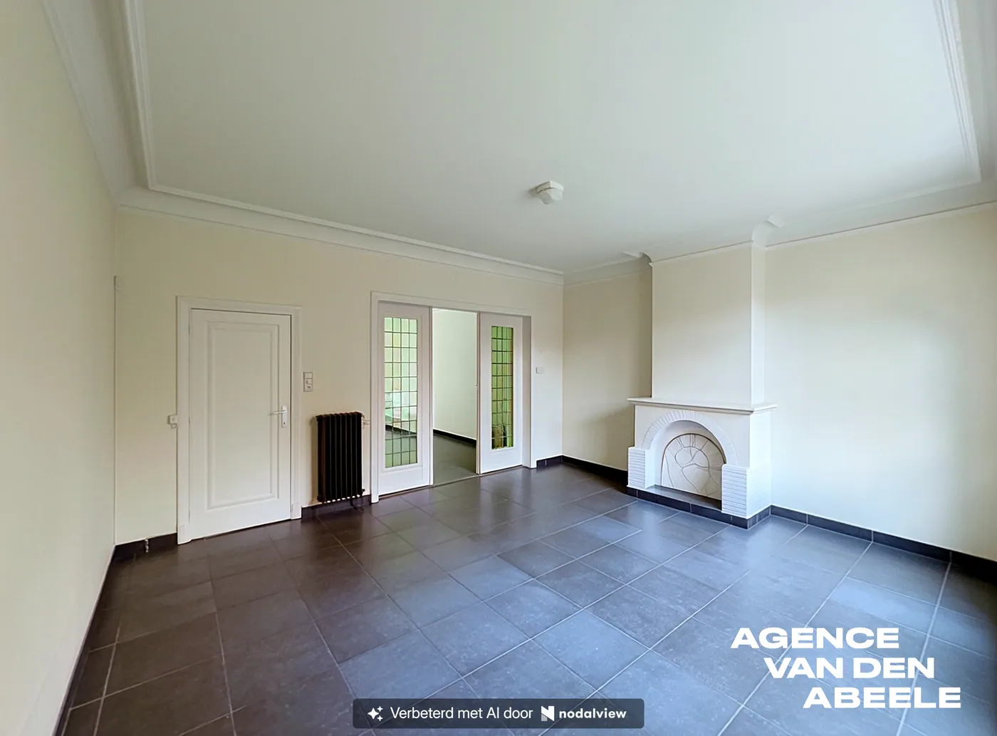 Zeer ruime burgerswoning met 4 slaapkamers en groot terras nabij de Smedenpoort   - foto 2