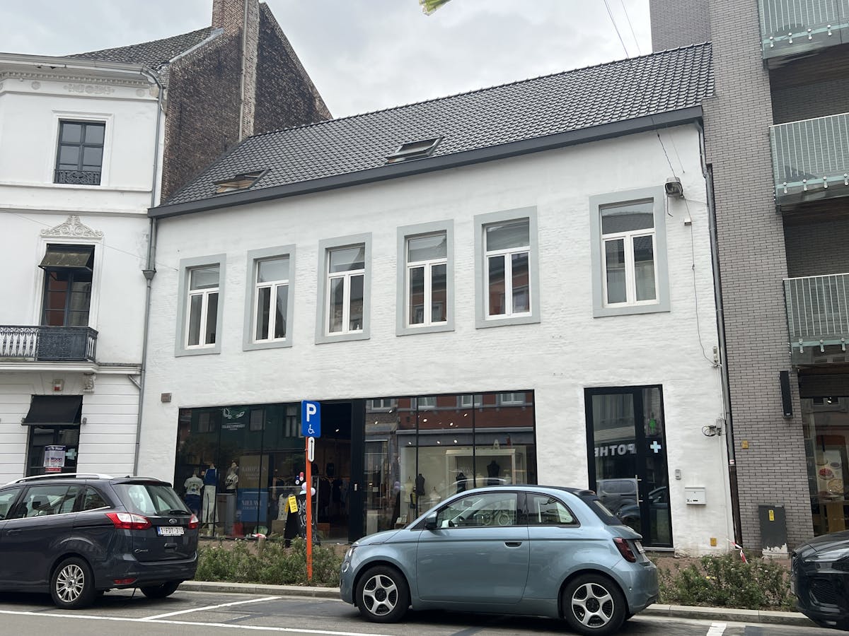 Belle propriété commerciale avec maison, située dans un emplacement privilégié ! - photo 3