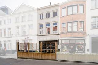 Charmante propriété commerciale à vendre dans le centre historique de Courtrai. La propriété est vendue avec tous les biens meubles...