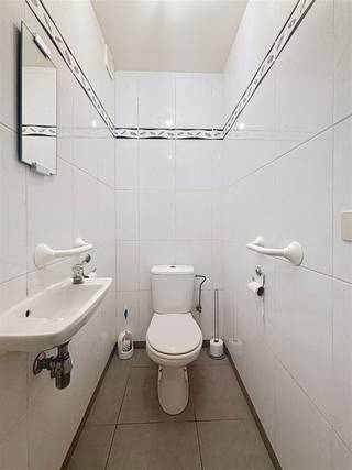 Recent gelijkvloers appartement met garage in centrum LangemarkHet appartement is ingedeeld als volgt:inkomhal met gastentoilet, ruime leefruimte met...