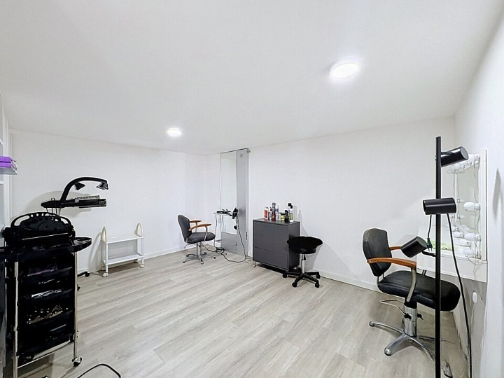 Ruim handelspand met wellness, tuin en tal van mogelijkheden op 1.360 m² grond - foto 4