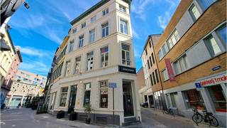 Uniek HORECAPAND te koop in Oostende! Dit multifunctionele hoekpand aan de Madridstraat 9 en de Kleine Weststraat omvat een restaurant,...