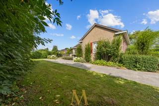 Ruime bungalow met 3 slaapkamers, zuidwestgerichte tuin & volledige kelder, op toplocatie nabij het centrum van Tielt.Op een perceel van 1.473 m²...