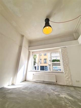 <h3><span>BRUSSELS - Sainte-Catherine: </span><span>Commercial ground floor with basement storage in the heart of Sainte-Catherine district</span></h3><p><span>Discover this 86 m² commercial ground floor space, ideally located in the vibrant and sought-after Sainte-Catherine district, right in the heart of Brussels.</span></p><p><span>The property consists of a 46 m² ground floor, complemented by a spacious 40 m² basement, perfect for storage or as additional workspace.</span></p><p><span>Thanks to its central location, the property enjoys excellent visibility, high foot traffic, and easy access by public transport or car.</span></p><p><span>Suitable for various commercial activities, a showroom, office, or workshop (subject to necessary permits).</span></p><p><span>Key Features:</span></p><ul><li><span>Prime location in a lively neighborhood</span></li><li><span>86 m² total surface (including 40 m² basement)</span></li><li><span>High visibility and great accessibility</span></li><li><span>Characterful area with shops, restaurants, and cultural hotspots</span></li></ul><p><span>Don't miss this opportunity to establish your business in one of Brussels most dynamic areas!</span></p>