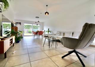 Bent u op zoek naar een comfortabele en energiezuinige woning op een rustige, maar centrale ligging? Deze ruime en goed onderhouden woning biedt...