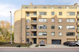 Dit appartement, gelegen aan de Kesseldallaan vlakbij de autostrade, biedt een uitstekende locatie voor wie waarde hecht aan een snelle...