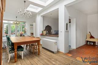 Welkom op Groot Hagelkruis 147A in Ekeren! Dit gelijkvloers appartement van 135 m² biedt ruimte, licht en een uitzonderlijke tuin van ca. 172 m²...