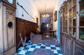 Deze authentieke herenwoning ligt in het stadscentrum van Tongeren. Deze superruime karakterwoning heeft dienst gedaan als privéwoning...