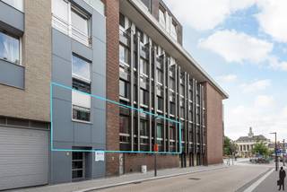 (Investerings)appartement van ca. 105 m² met 2 slaapkamers in Residentie "Nationale Bank" aan de Turnhoutse Grote Markt. Zeer gunstige EPC-score:...