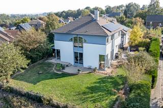 In the highly sought-after Petit Ry neighbourhood of Limelette (Ottignies), close to the station and bordering fields, WEINVEST is delighted...