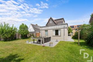 In het pittoreske Stavele vinden we deze karaktervolle, losstaande woning met carport.Deze woning is ideaal gelegen voor iemand die een...