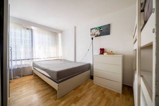 Bent u op zoek naar een ideale investering of naar een instapklaar 1-slaapkamer appartement (65m²)? Dan stellen wij graag deze opportuniteit aan u voor! <br /><br />Indeling:<br />Vooraan bevindt zich de woonkamer met moderne open keuken. Verder is er een badkamer met ligbad, toilet en lavabo. Er is een aparte berging met een aansluiting voor een wasmachine. Verder is er nog een grote slaapkamer.<br /> <br />Maandelijkse lasten: €64/maand voor minuterie, water, algemeen onderhoud, lift, blokpolis, syndicusvergoeding en reservefonds.<br /><br />Pluspunten:<br />- Ideale investering voor verhuur (verhuurd aan €640/maand)<br />- EPC attest met label B<br />- Privatieve kelderberging <br />- Centrale ligging<br />- Lage maandelijkse lasten<br /><br />Voor meer informatie of een bezichtiging kan u One vastgoed steeds bereiken op volgend nummer 03 360 85 30.