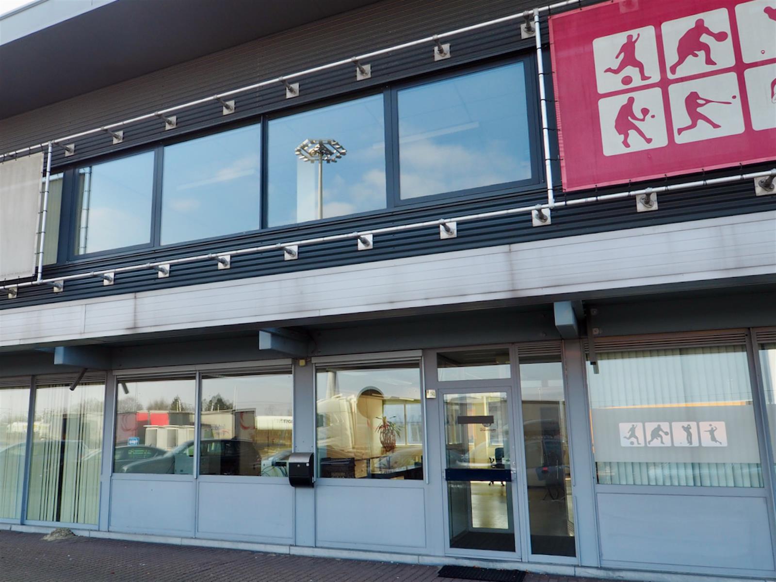 Kantoorgebouw - foto 1