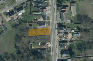 Bouwgrond voor open bebouwing gelegen te Winkelomheide. Deze bouwgrond heeft een oppervlakte van 7a53ca en een straatbreedte van 15 meter. <br /><br />Maximum te bebouwen oppervlakte: op gelijkvloers 17 meter diep op 9 meter breed, op de eerste verdieping 13 meter diep op 9 meter breed en op de dakverdieping 9 meter diep op 9 meter breed.<br /><br />Zuidwest georiënteerde tuin. De grond is gelegen naast huisnummer 39. Goede ligging nabij E313 (afrit Geel-Oost).