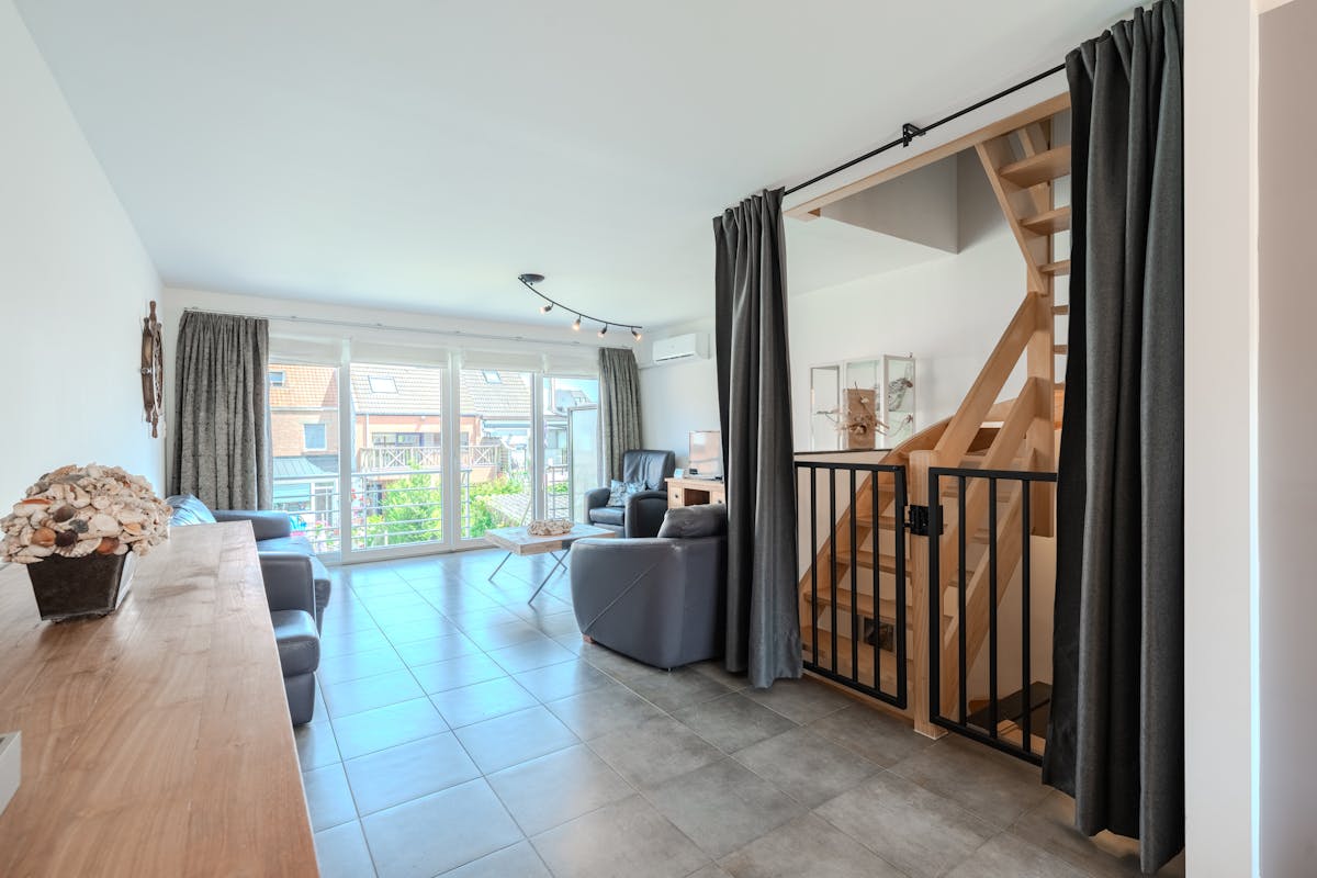Bel-étage woning met 4 slaapkamers, garage en tuin! - foto 4