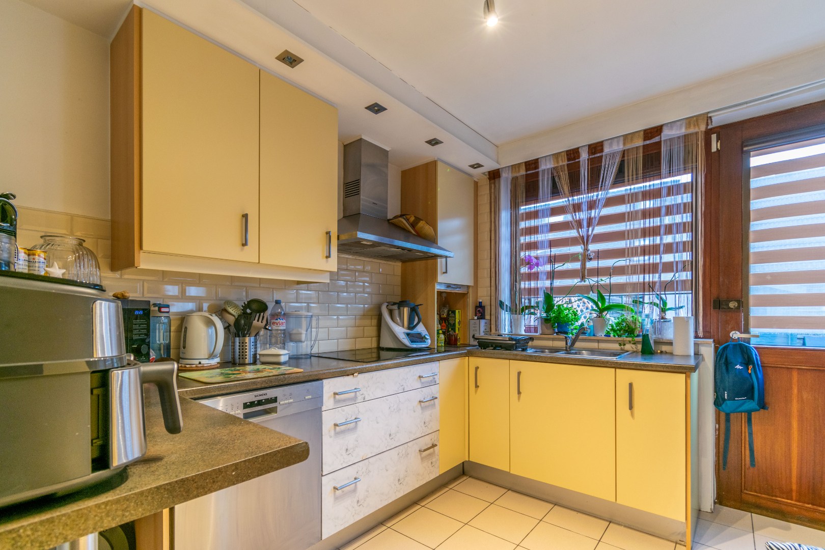 INSTAPKLARE WONING MET 3 SLAAPKAMERS, TUIN &amp; GARAGE ! - foto 5