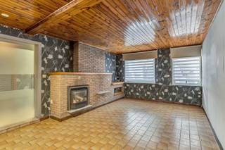 Voor meer info of een bezoek, bel 053 59 49 33 - Deze te renoveren woning is gelegen op een rustige locatie in Lede, op korte afstand van het...