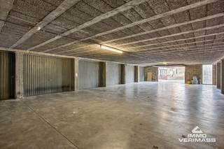 Op zoek naar een veilige en centraal gelegen parkeeroplossing in hartje Leuven? Deze afgesloten garagebox op de Prosper Poulletlaan 5 biedt...