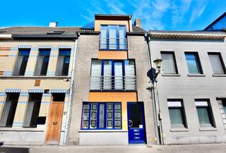 Dit zonnige en centraal gelegen appartement geniet een ideale locatie nabij de markt van het bruisende Eeklo waar alles op wandel -en...