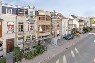 Aan de Van Den Hautelei 176 in Deurne-Zuid bieden we u dit uniek herenhuis te koop aan, vlakbij het geliefde Boekenbergpark. Dit herenhuis zijn...