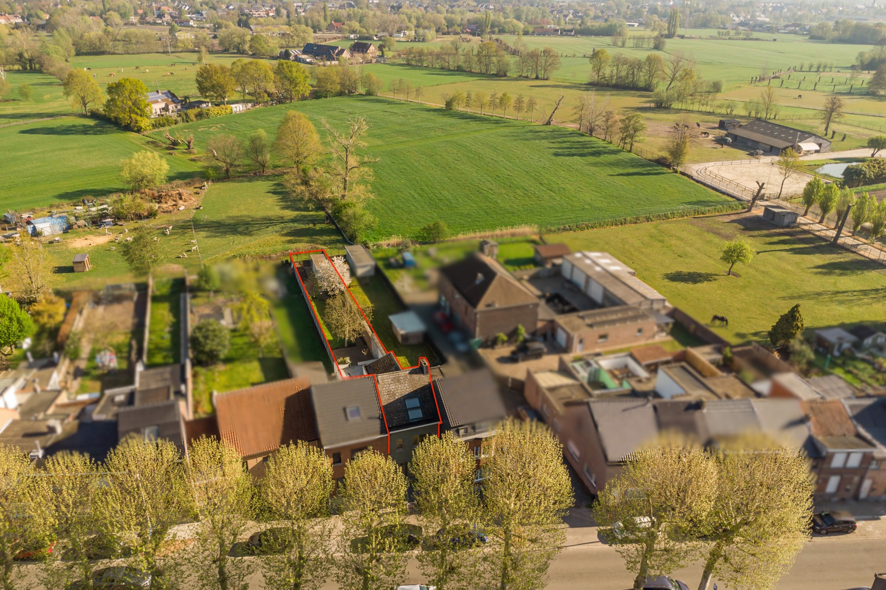 Aangename en ruime gezinswoning met 4 slpk's en tuin - foto 1