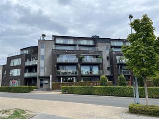 RECENT, RUIM EN LUXUEUS GELIJKVLOERS-APPARTEMENT 114M² MET 2 SLAAPKAMERS, BAD- EN DOUCHEKAMER, 2 TERRASSEN EN GEMEENSCHAPPELIJKE TUINLigging nabij...