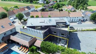 Bent u op zoek naar een handelsgelijksvloers met tal van mogelijkheden?Dit handelsgelijksvloers van 195 m², gelegen in het rustige Klemskerke bij De...