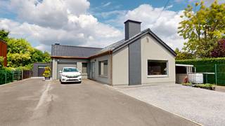 📍 Rustige Ligging – Karaktervol en VeelzijdigDroom je van een charmante woning, waar rust en ruimte centraal staan? Dan is deze instapklare parel...