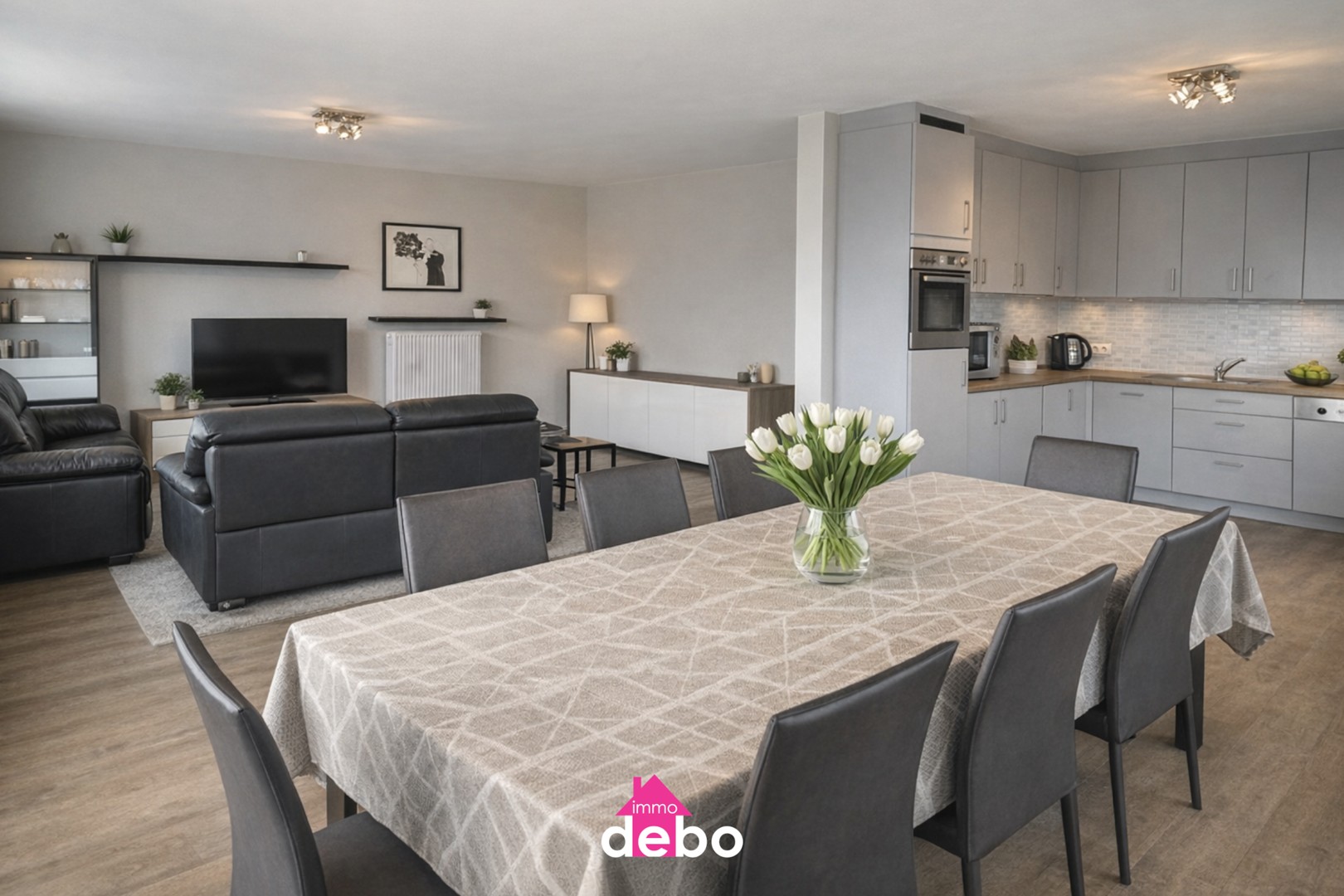 Ruim lichtrijk appartement met overdekte staanplaats, met meerdere terrassen, open keuken, slaapkamers, zolder, badkamer - foto 1
