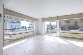 Te huur: Ruime Villa aan Zee in Middelkerke – JaarverhuurBent u op zoek naar een stijlvolle en comfortabele woonplek aan de Belgische kust?Deze...