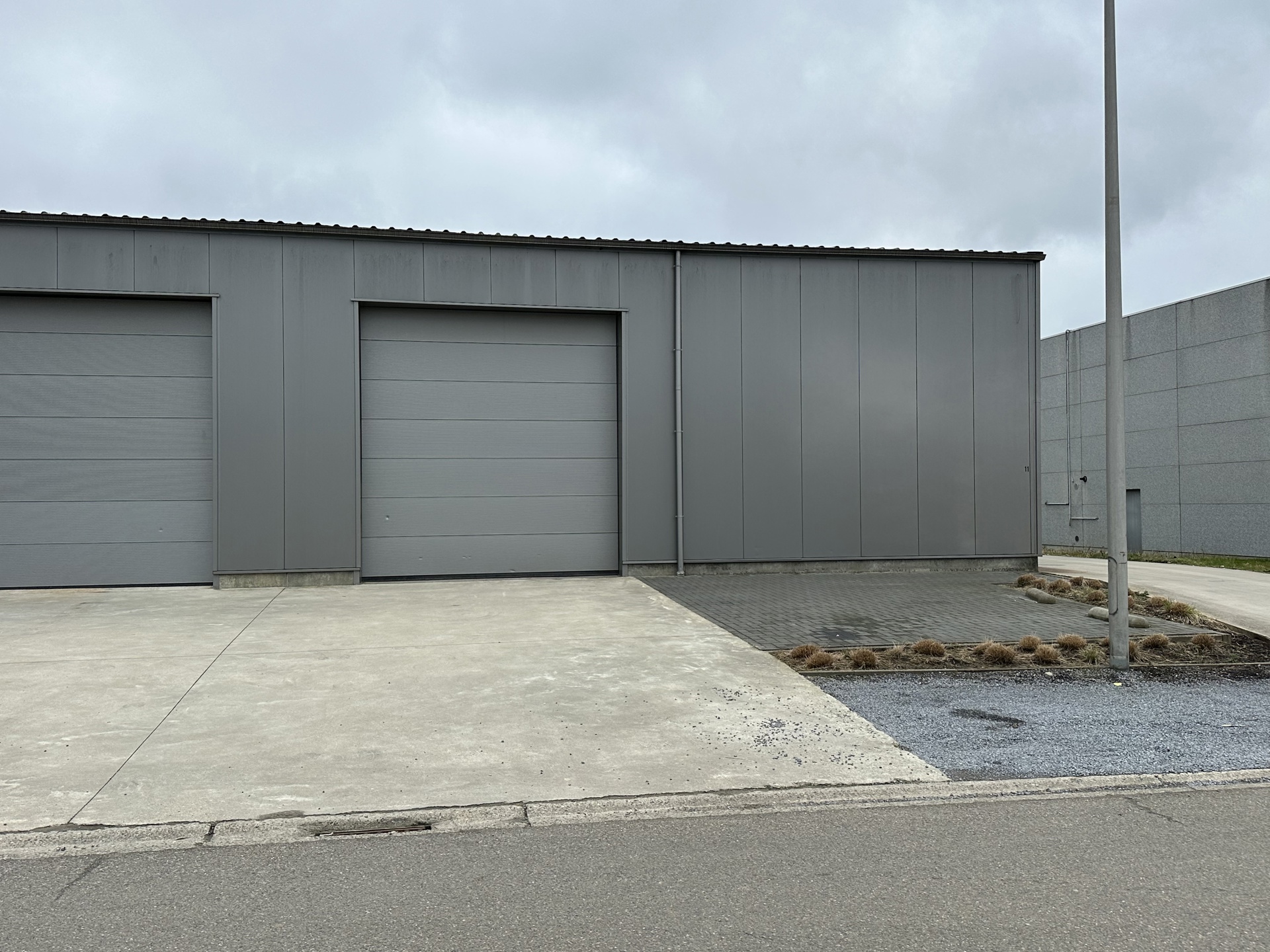 TE HUUR Hasselt - Magazijn (250m²) met bureel &amp; sanitair - foto 2