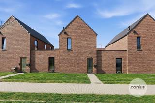 KNAPPE WONING NABIJ HET CENTRUM Op zoek naar een instapklare woning in Sint-Truiden? Deze energiezuinige woning maakt deel uit van Residentie...