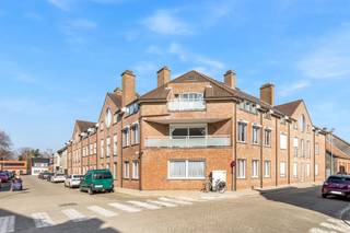 Dit uitstekend onderhouden appartement is gelegen in een rustige straat, op slechts wandelafstand van de markt, winkels en openbaar vervoer...