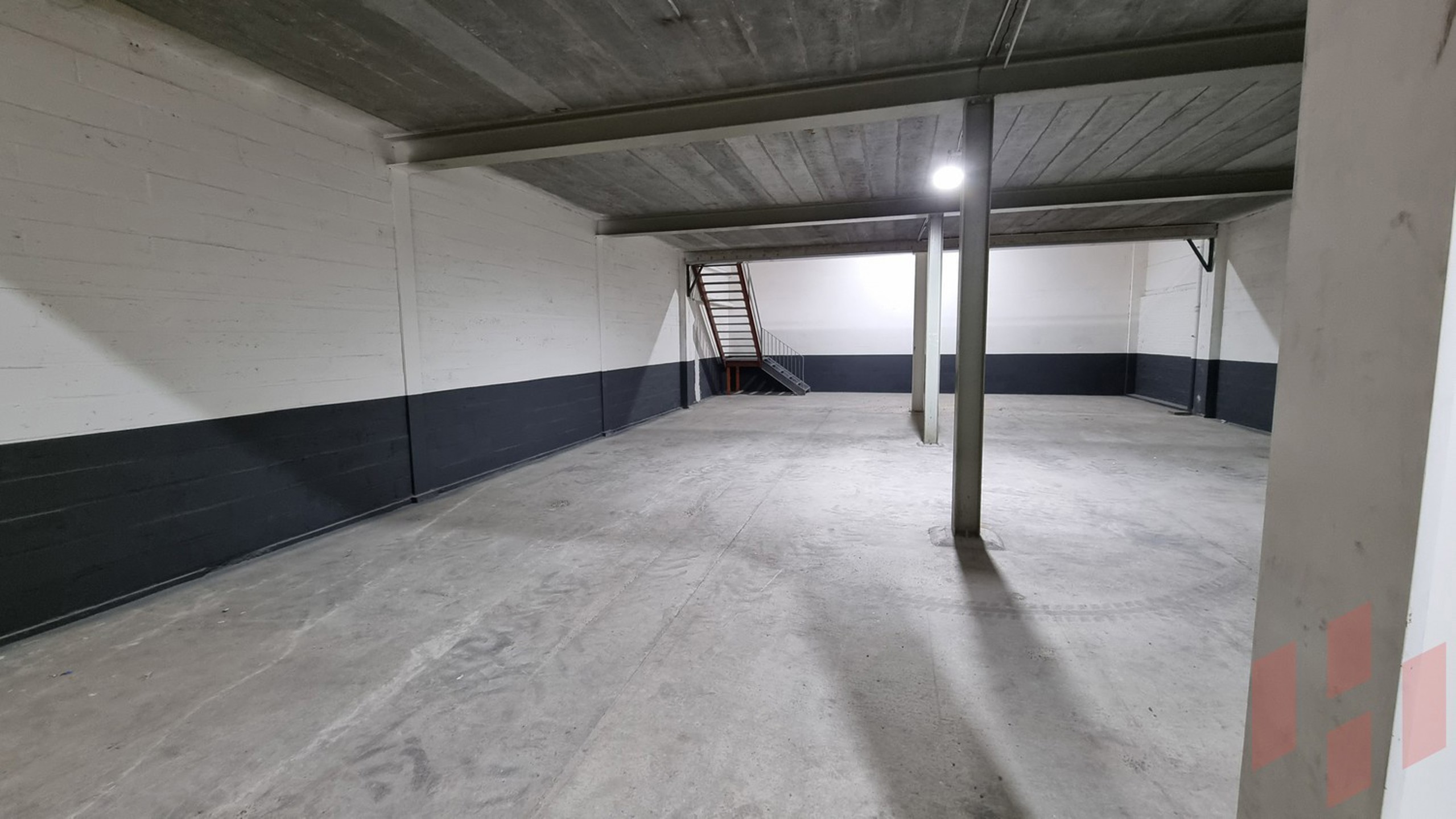 Magazijn unit 26 met mezzanine - 358m² - foto 1