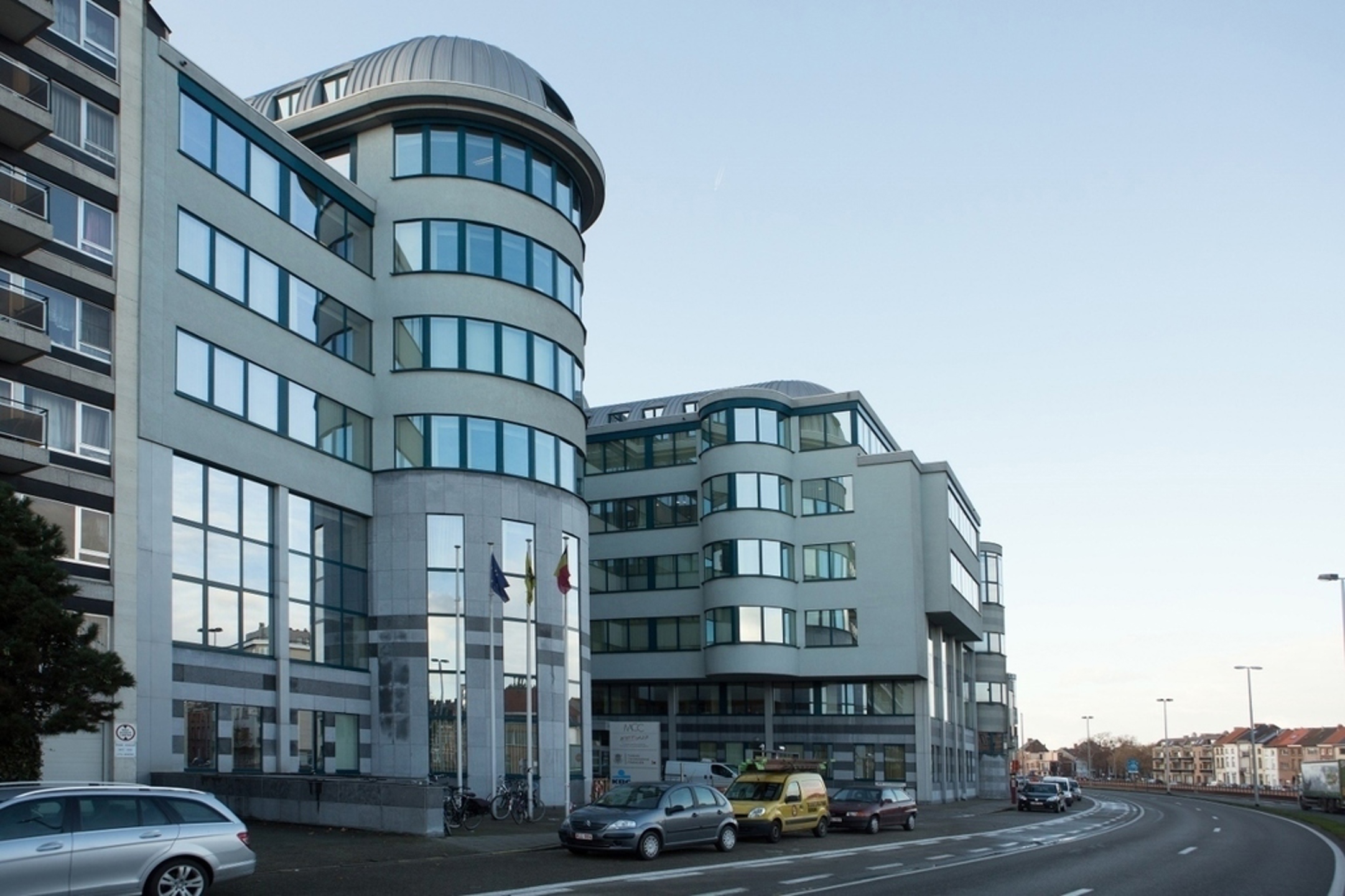 Kantoren 757,85 m² te huur - foto 2