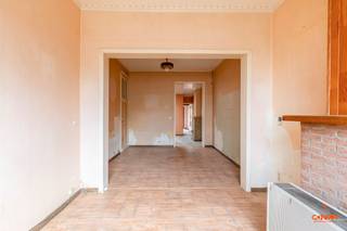 Deze gesloten bebouwing is gelegen te Belzele nabij het centrum. Dankzij de N9 heeft u een vlotte verbinding naar Gent en Eeklo en staat u snel aan...