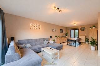 INSTAPKLARE EN GEZELLIGE GEZINSWONING, gelegen in een RESIDENTIËLE WOONWIJK te Kruisem, op KORTE AFSTAND VAN HET CENTRUM en in de nabijheid...